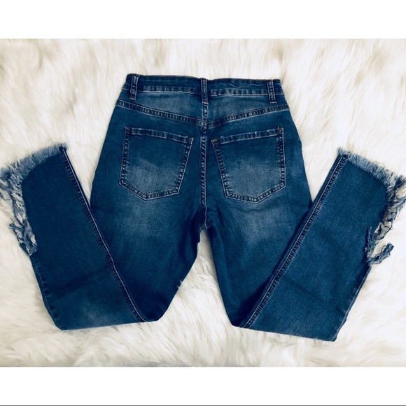 🔻SALE •LAST ONE (S)• Alexa Frayed Hem Jeans - Picture 6 of 7